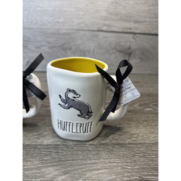 Rae Dunn Harry Potter HUFFLEPUFF Hogwarts House 16oz Ceramic Coffee Mug - Picture 3 of 9